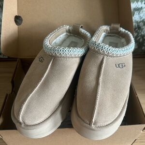 NEW UGG TAZZ PLATFORM SLIPPER SIZE 7W